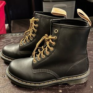 Men's 8/Women's 9 - Dr. Martens 1460 Felix Boots EUC